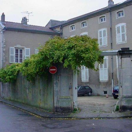 Appartement Historique Au Centre De Toul, Proche Cathedrale, Tous Services Inclus - Fr-1-584-74 Buitenkant foto